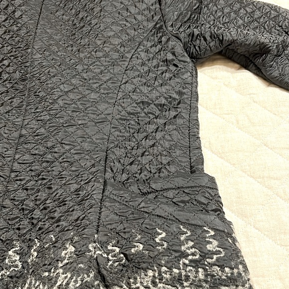SIMON CHANG COAT. Black quilted with gray and black leopard color and inside. - Picture 8 of 10